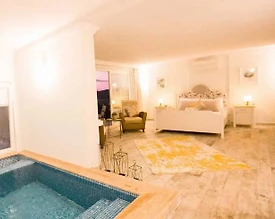 Kaş Bezirgan'da Doğa Manzaralı, Serinleme Havuzlu, 2 Kişilik Suit - 3