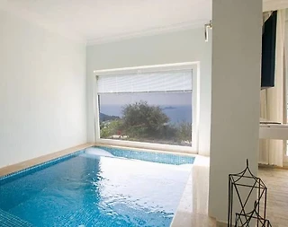 Kaş Bezirgan'da Doğa Manzaralı, Isıtmalı Havuzlu, 2 Kişilik Suit - 2