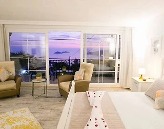 Kaş Bezirgan'da Doğa Manzaralı, Isıtmalı Havuzlu, 2 Kişilik Suit - 4