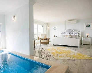 Kaş Bezirgan'da Doğa Manzaralı, Isıtmalı Havuzlu, 2 Kişilik Suit - 1