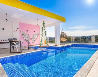 Kaş Bezirgan'da Göz Alıcı Tasarımlı, Özel Havuzlu, Balayı Villası - 1