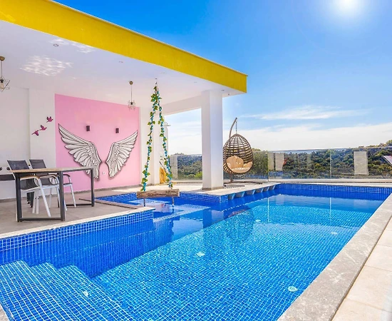 Kaş Bezirgan'da Göz Alıcı Tasarımlı, Özel Havuzlu, Balayı Villası - 1