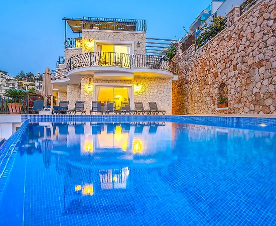 Kalkan'da Muhteşem Deniz Manzaralı, Sonsuzluk Havuzlu, Kiralık Villa - 1
