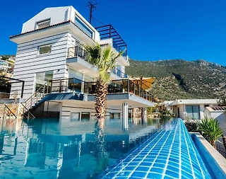 Kalkan'da Müthiş Deniz ve Şehir Manzaralı, Jakuzili, Kiralık Villa - 1