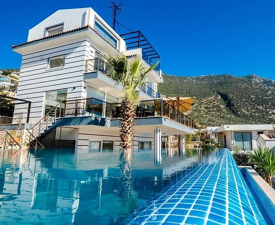 Kalkan'da Müthiş Deniz ve Şehir Manzaralı, Jakuzili, Kiralık Villa - 1