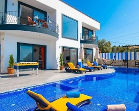 Kaş İslamlar'da Oyun Alanına Sahip, Özel Havuzlu, Jakuzili, Lüks Villa - 2