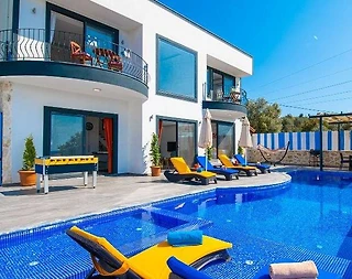 Kaş İslamlar'da Oyun Alanına Sahip, Özel Havuzlu, Jakuzili, Lüks Villa - 2