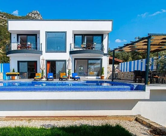 Kaş İslamlar'da Oyun Alanına Sahip, Özel Havuzlu, Jakuzili, Lüks Villa - 1
