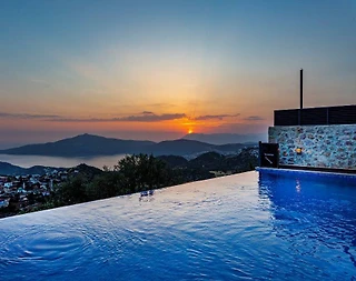 Kaş Kalkan'da Göz Alıcı Manzaralı, Sonsuzluk Havuzlu, 4+1 Villa - 5