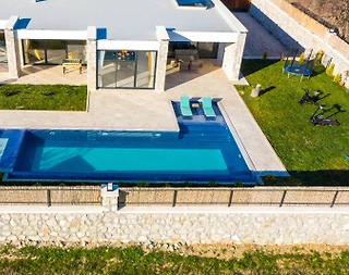 Kalkan'ın Sarıbelen'de Geniş Bahçeli, Özel Havuzlu, Geniş Villa - 2