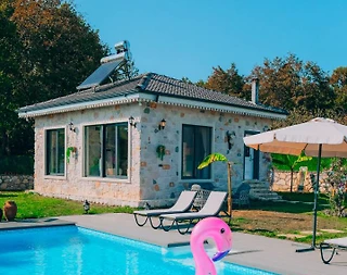 Kocaeli Kandıra'da Geniş Bahçeli, Özel Havuzlu, Korunaklı Taş Villa - 5