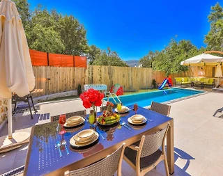 Kaş Bezirgan'da Modern Tasarımlı, Isıtmalı Havuzlu, 2+1 Villa - 1