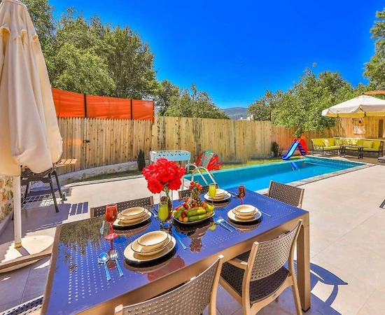 Kaş Bezirgan'da Modern Tasarımlı, Isıtmalı Havuzlu, 2+1 Villa - 1