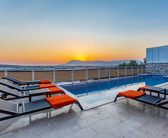 Kaş Yeşilköy'de Geniş Ailelere Uygun, Özel Havuzlu, Modern Villa - 1