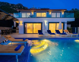 Kaş Bezirgan'da Geniş Ailelere Uygun, Kapalı Özel Havuzlu, Kiralık Villa - 1