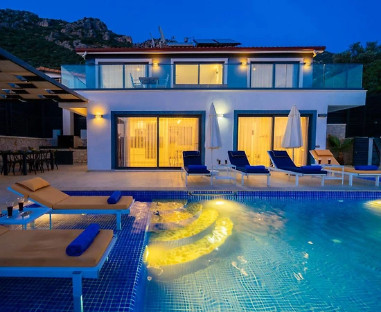 Kaş Bezirgan'da Geniş Ailelere Uygun, Kapalı Özel Havuzlu, Kiralık Villa - 1