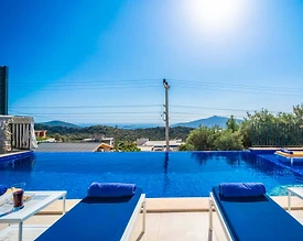 Kaş Bezirgan'da Geniş Ailelere Uygun, Kapalı Özel Havuzlu, Kiralık Villa - 3