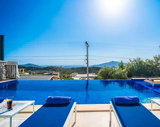 Kaş Bezirgan'da Geniş Ailelere Uygun, Kapalı Özel Havuzlu, Kiralık Villa - 3