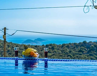 Kaş Bezirgan'da Geniş Ailelere Uygun, Kapalı Özel Havuzlu, Kiralık Villa - 2