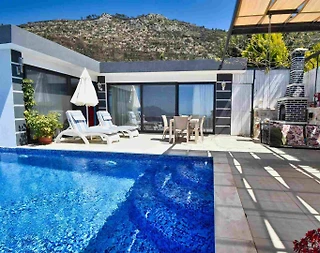 Kaş Üzümlü'de Eşsiz Manzaralı, Özel Havuzlu, Modern Villa - 1