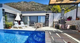 Kaş Üzümlü'de Eşsiz Manzaralı, Özel Havuzlu, Modern Villa