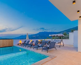 Kalkan Akbel'de Enfes Doğada, Açık ve Kapalı Havuzlu, Modern Villa - 3