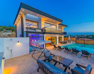 Kalkan Akbel'de Enfes Doğada, Açık ve Kapalı Havuzlu, Modern Villa - 1