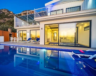 Kaş Bezirgan'da Doğa ve Deniz Manzaralı, Özel Havuzlu, Kiralık Villa - 1