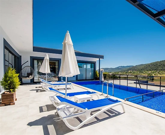 Kaş Sarıbelen'de Huzurlu Doğada, Isıtmalı Havuzlu, Kiralık Villa - 1