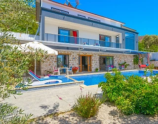 Kaş Üzümlü'de Doğa İçerisinde, Isıtmalı Havuzlu, Balayı Villası - 1