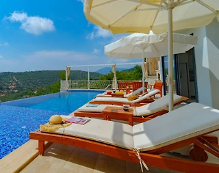 Kaş Üzümlü'de Sakin Konumda, Açık ve Kapalı Havuzlu, Ferah Villa - 4