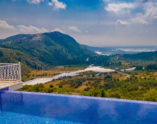 Kaş Üzümlü'de Sakin Konumda, Açık ve Kapalı Havuzlu, Ferah Villa - 5