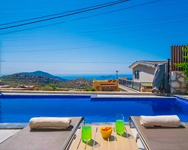 Kalkan Kördere'de Geniş Bahçeli, Açık ve Kapalı Havuzlu, Kiralık Villa - 3