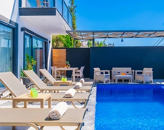 Kalkan Kördere'de Geniş Bahçeli, Açık ve Kapalı Havuzlu, Kiralık Villa - 4