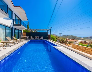 Kalkan Kördere'de Geniş Bahçeli, Açık ve Kapalı Havuzlu, Kiralık Villa - 2