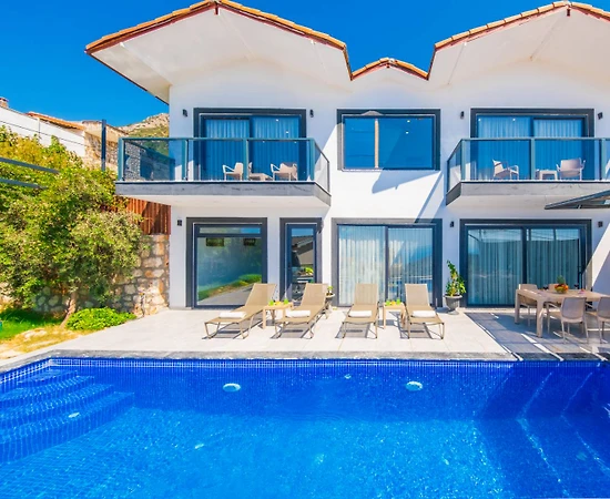 Kalkan Kördere'de Geniş Bahçeli, Açık ve Kapalı Havuzlu, Kiralık Villa - 1
