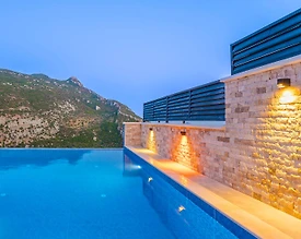 Kaş İslamlar'da Otantik Tasarımlı, Isıtmalı Özel Havuzlu, Taş Ev - 3