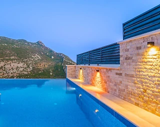 Kaş İslamlar'da Otantik Tasarımlı, Isıtmalı Özel Havuzlu, Taş Ev - 3