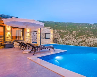 Kaş İslamlar'da Otantik Tasarımlı, Isıtmalı Özel Havuzlu, Taş Ev - 2