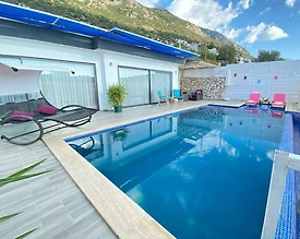 Kaş Bezirgan'da Deniz Manzaralı, Isıtmalı Özel Havuzlu, Kiralık Villa - 3