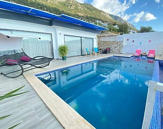 Kaş Bezirgan'da Deniz Manzaralı, Isıtmalı Özel Havuzlu, Kiralık Villa - 3
