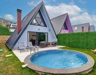 Kartepe Maşukiye'de Göl Manzaralı, Isıtmalı Havuzlu, Kiralık Bungalov - 1