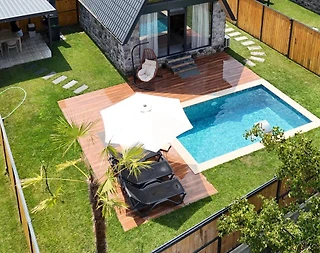 Kartepe Maşukiye'de Merkezi Konumda, Isıtmalı Havuzlu, Şık Bungalov - 2