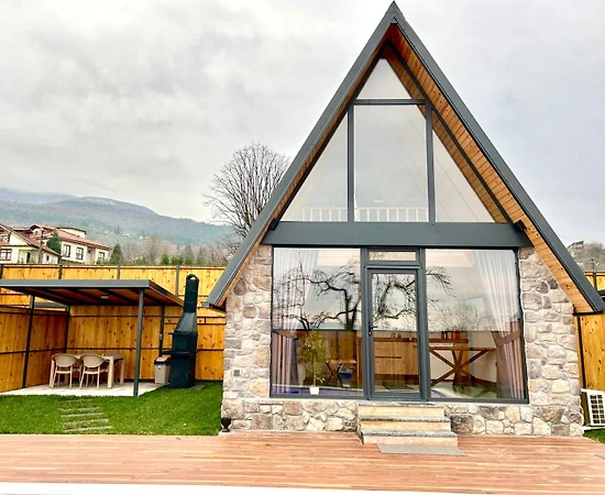 Kartepe Maşukiye'de Merkezi Konumda, Isıtmalı Havuzlu, Kiralık Bungalov - 1