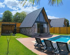 Kartepe Maşukiye'de Merkezi Konumda, Isıtmalı Havuzlu, Kiralık Bungalov - 3