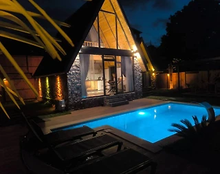 Kartepe Maşukiye'de Doğa İle İç İçe, Isıtmalı Havuzlu, 2+1 Bungalov - 1