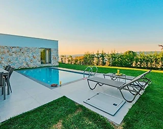 Kartepe Maşukiye'de Geniş Bahçeli, Özel Havuzlu, Konforlu Villa - 4