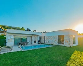 Kartepe Maşukiye'de Modern Tasarımlı, Özel Havuzlu, 3+1, Bahçeli Villa - 2