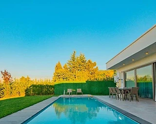 Kartepe Maşukiye'de Modern Tasarımlı, Özel Havuzlu, 3+1, Bahçeli Villa - 3
