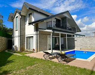 Kartepe Maşukiye'de Nezih Konumda, Özel Havuzlu, Kiralık Villa - 3